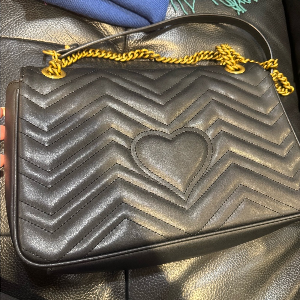 Gucci Black Leather Shoulder Bag with Gold Chain - Picture 5 of 10